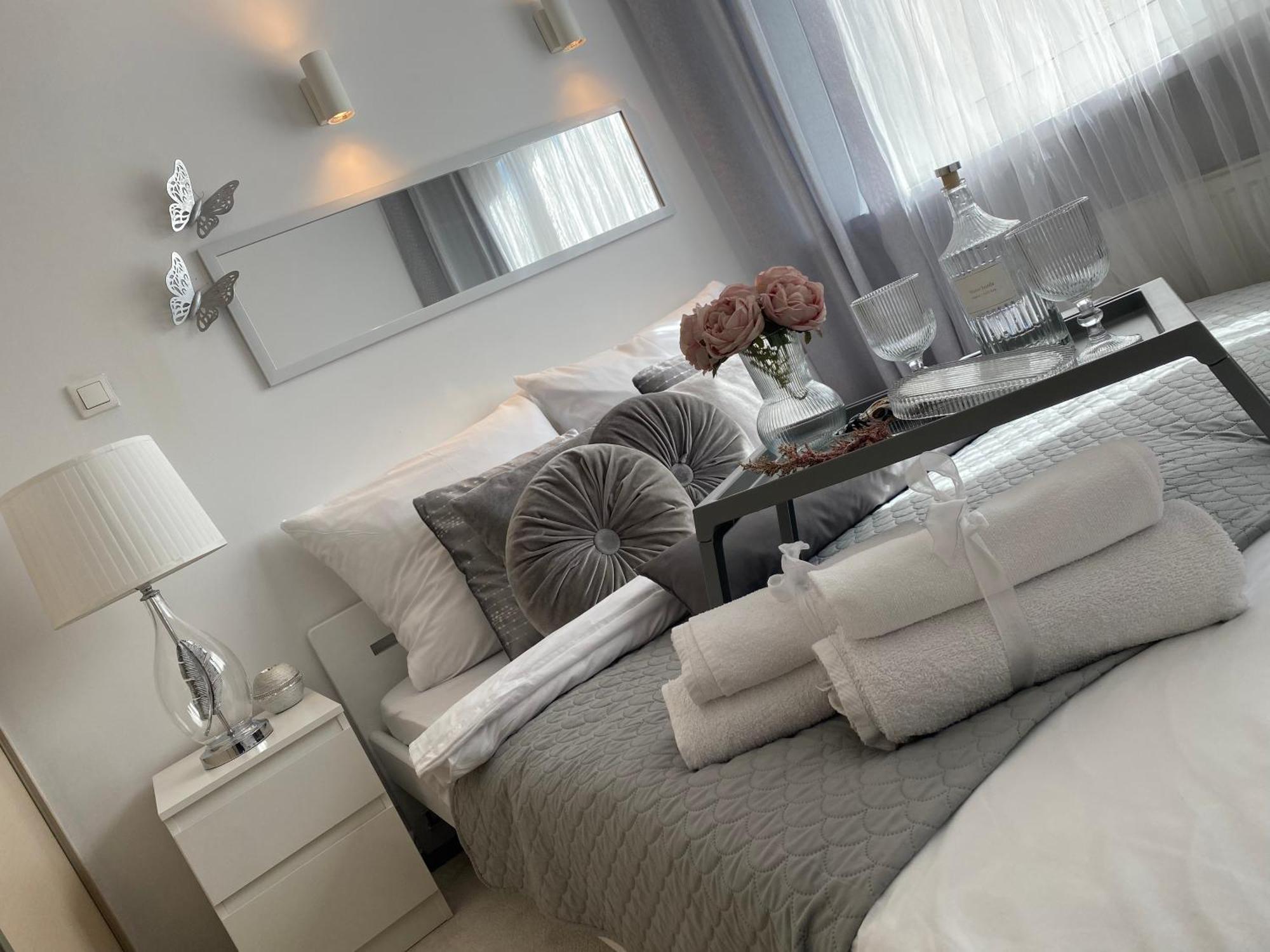 Nowa - Komfortowe 61m2 - 3 Pokoje, Garaz, Klimatyzacja Apartment
